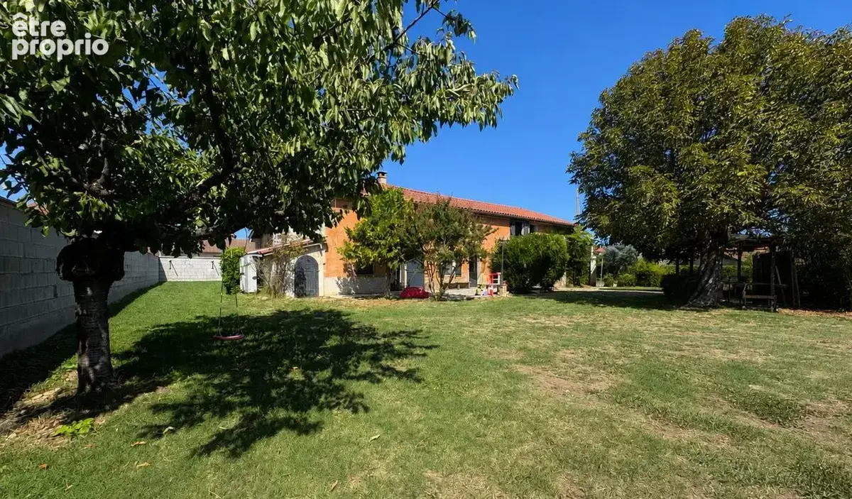 Maison à LAPEYROUSE-MORNAY