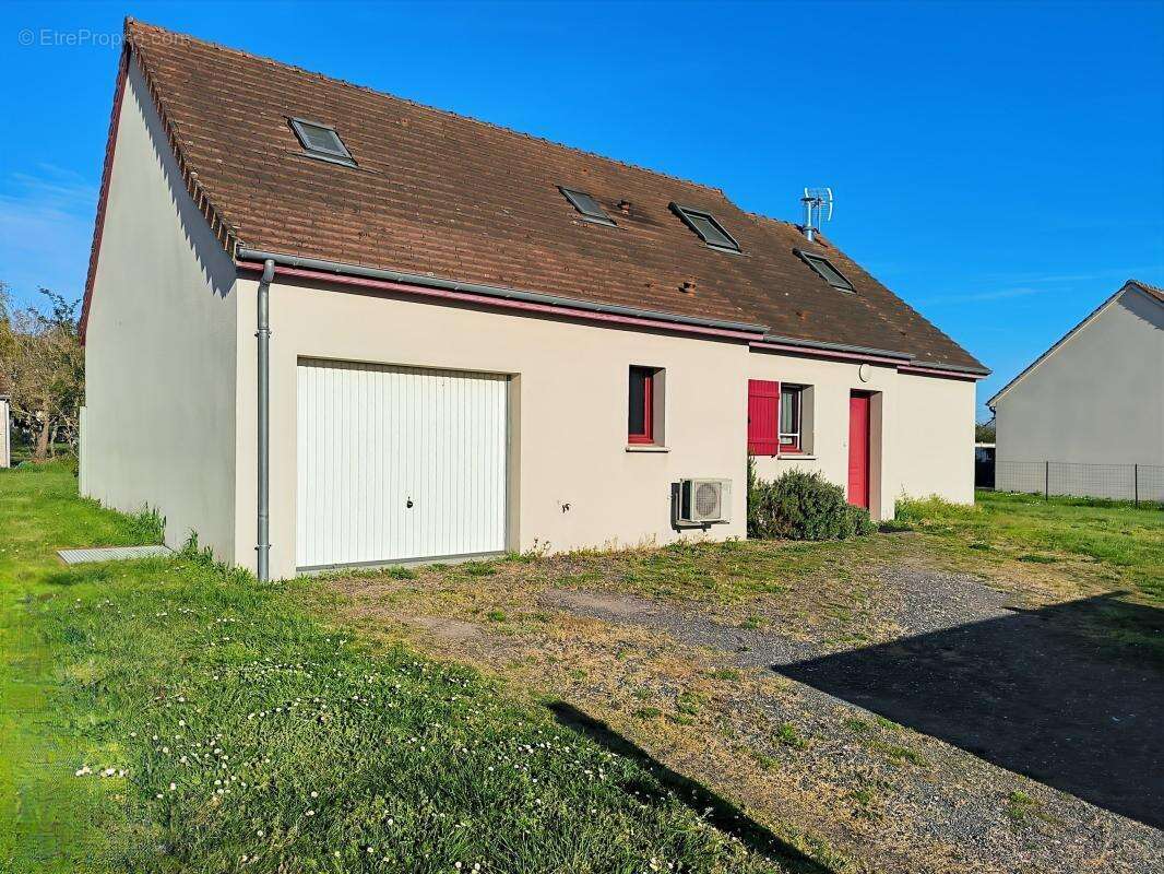 Maison à SELLES-SAINT-DENIS