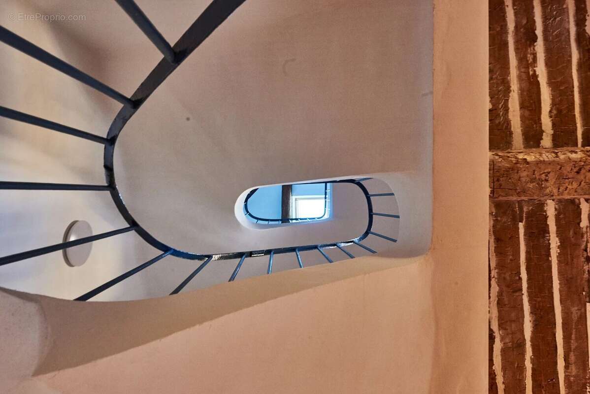 Appartement à CEYRESTE