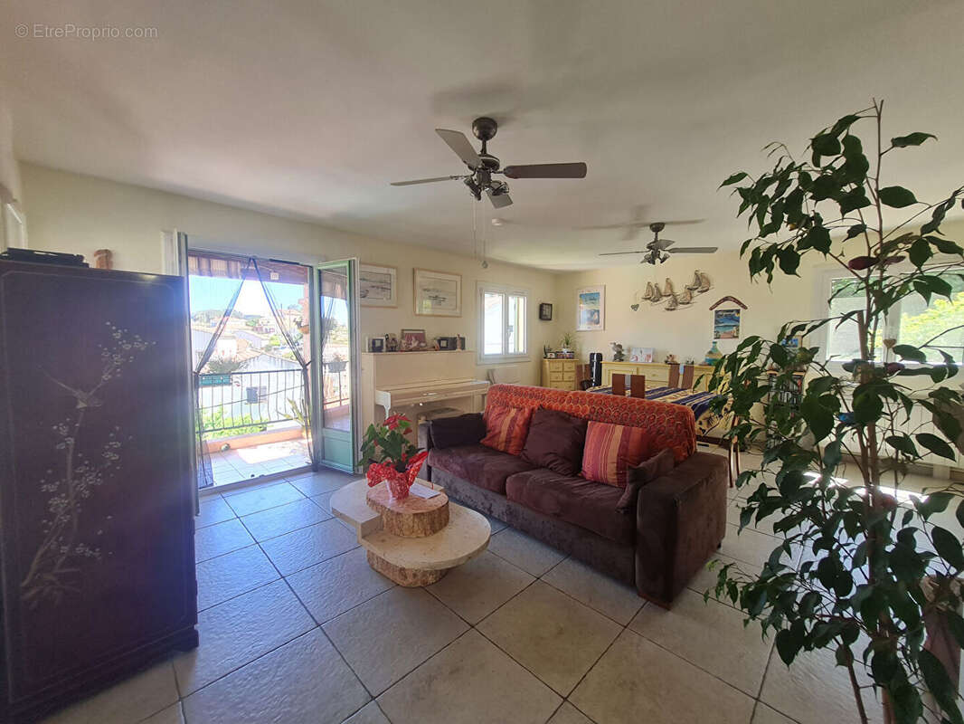 * Vue Mer  imprenable* Maison 5 Pièces avec 3 Chambres * Terrasse et Piscine * Garage * (83430) SAINT MANDRIER SUR MER - photo 7