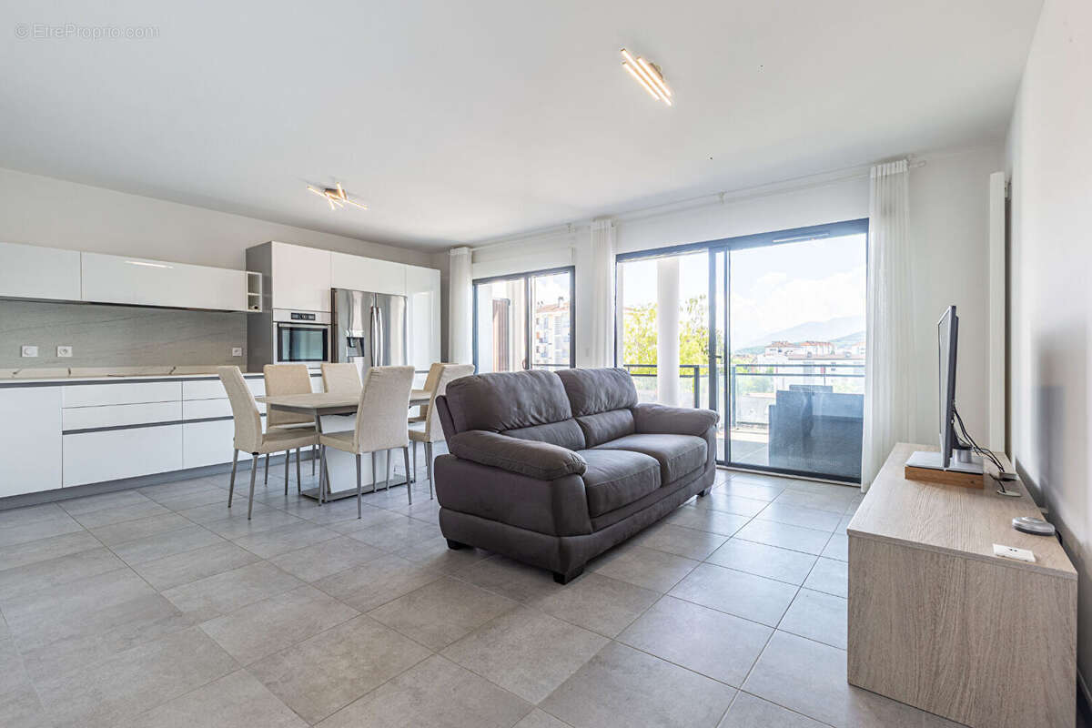 Agence immobiliere laforet - exclusivite - "lotus" - annecy - appartement traversant t4 de 81,93m² - cellier - garage en option  - photo 3