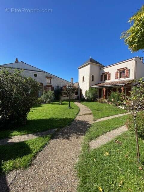 Maison à BUSSAC-SUR-CHARENTE
