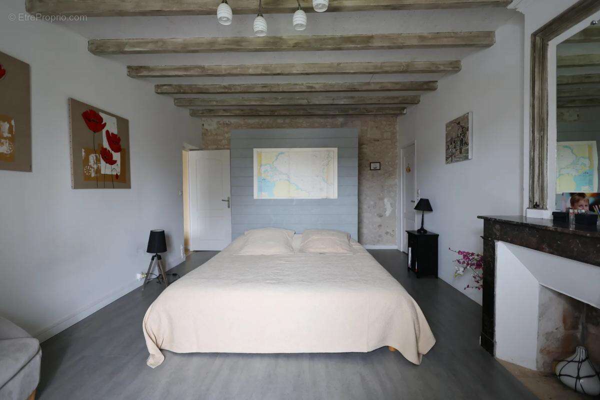 Maison à CHENAC-SAINT-SEURIN-D'UZET