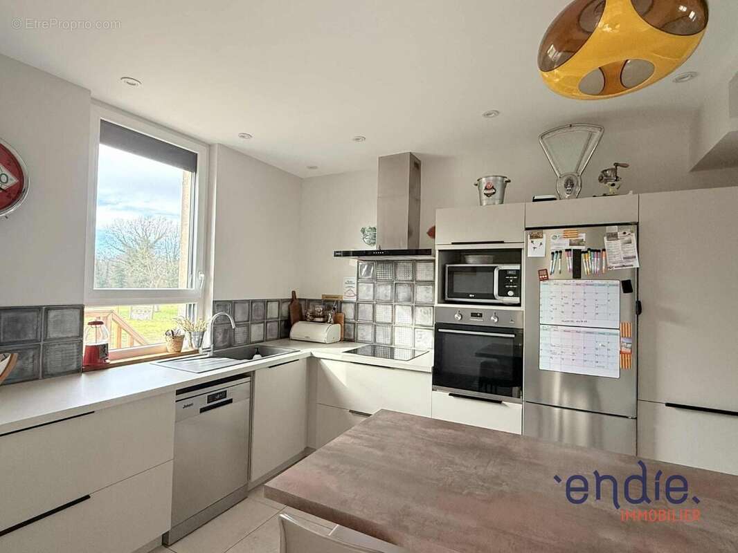 Maison à THIEL-SUR-ACOLIN