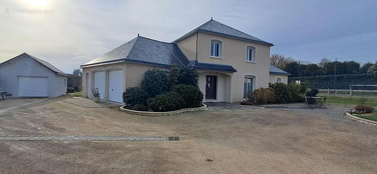 Maison Le Buret 8 pièce(s) 189.55 m2  à 20 km de LAVAL-CHATEAU-GONTIER OU SABLE - photo 16