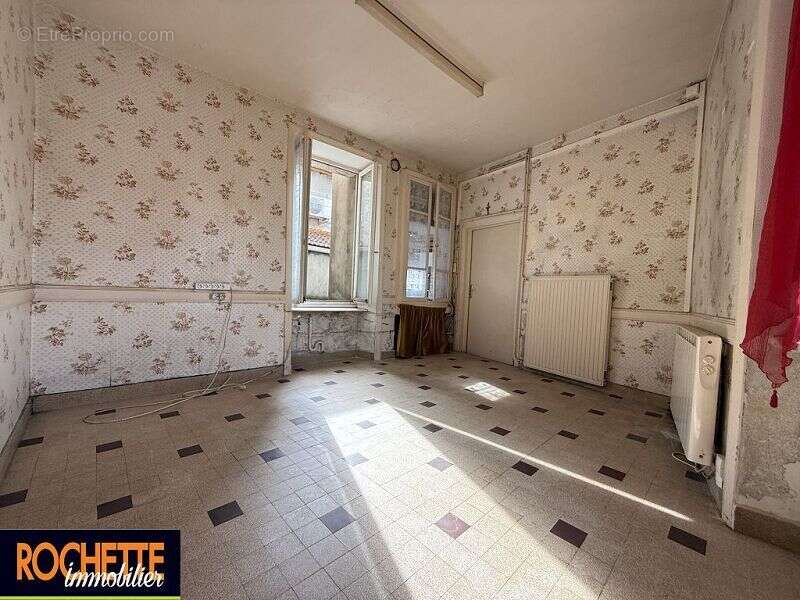 Maison à SAINTE-COLOMBE-SUR-GAND