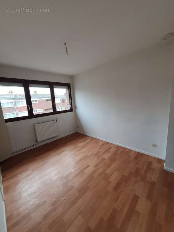 Maison mitoyenne T4 Hazebrouck - Chambre 1 - Maison à HAZEBROUCK