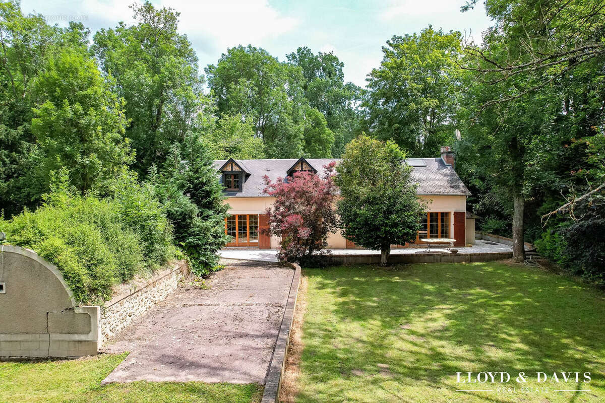 Maison 310 m² à Saint-Maurice-Montcouronne  - photo 9