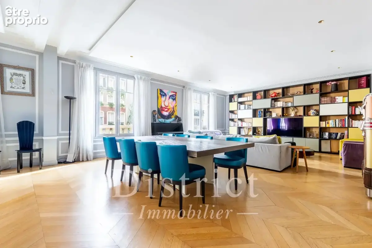 Triangle d'Or - Place François 1er/Montaigne. Un appartement d'exception de 284,14m² en excellent état, plein Sud et avec de trè - photo 5