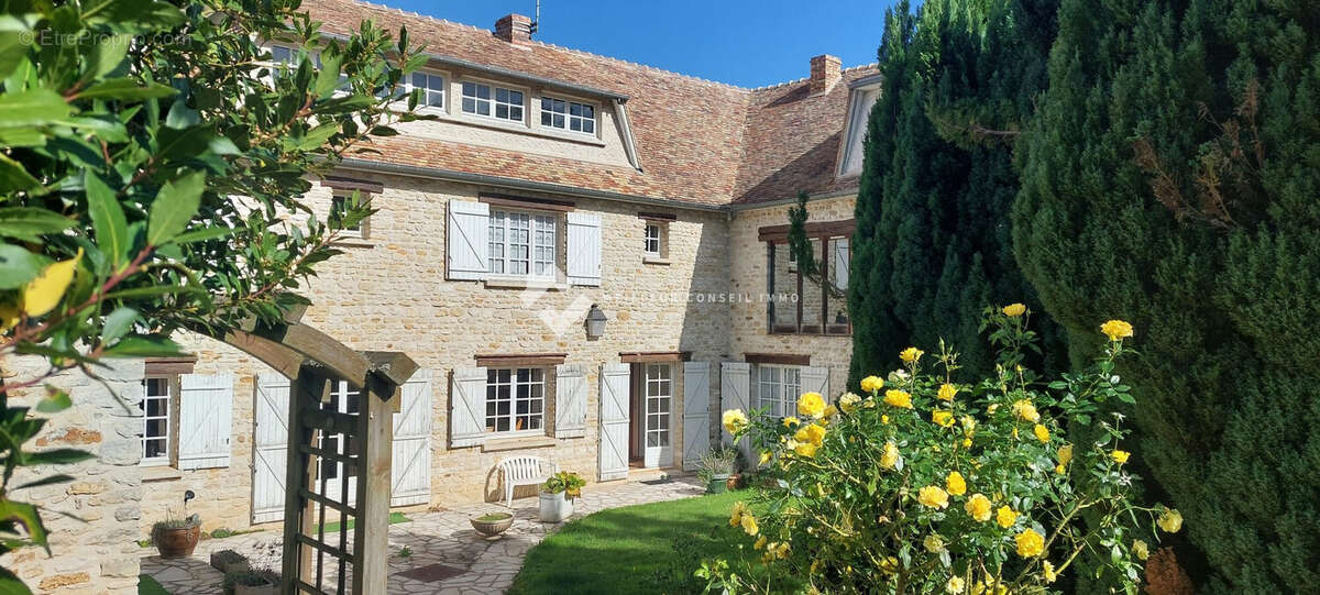 Maison à THOIRY