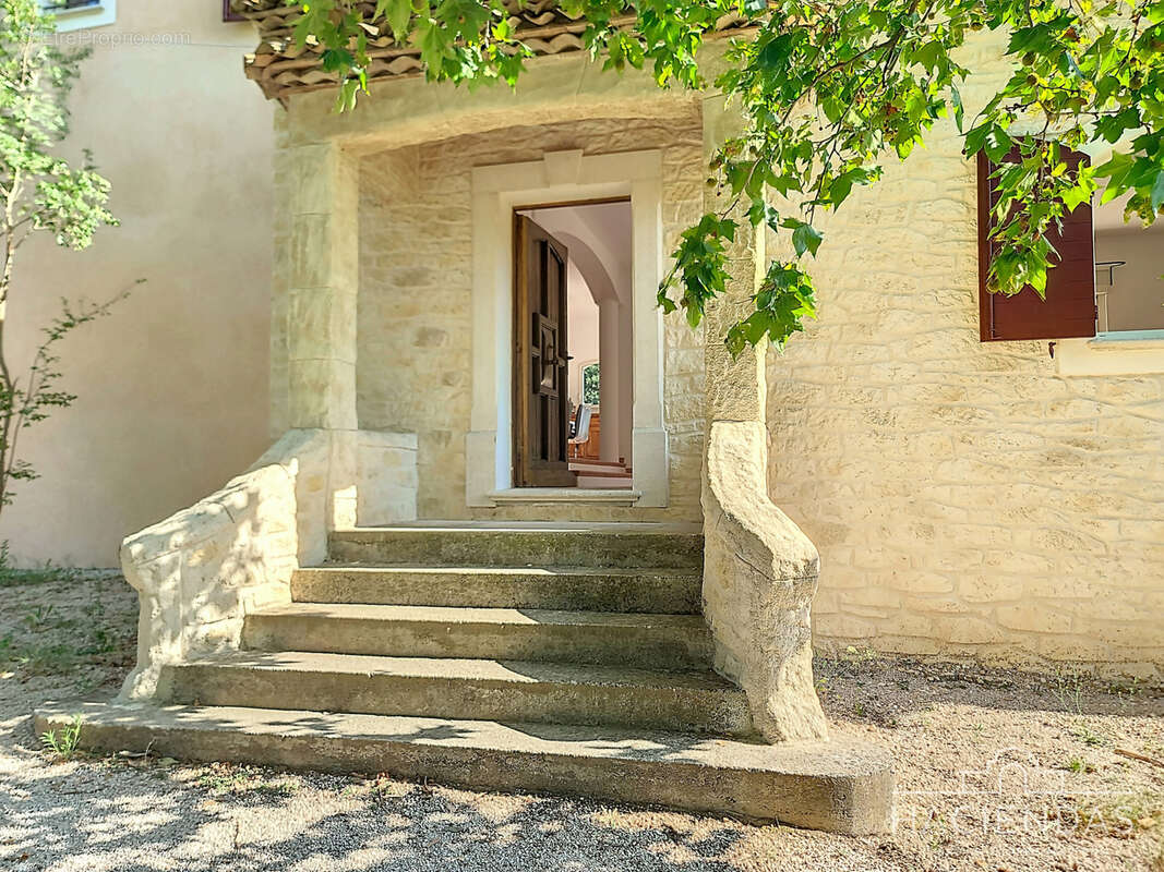 Maison à VENTABREN