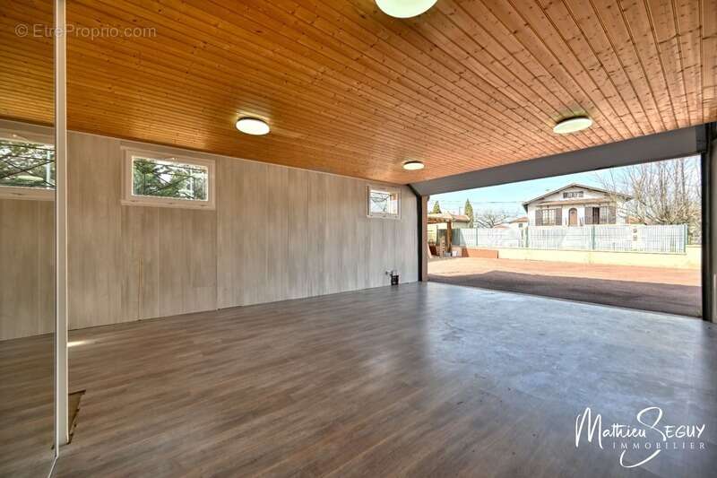 Maison à GREZIEU-LA-VARENNE