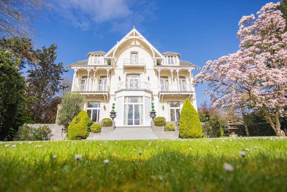 Maison à LE VESINET