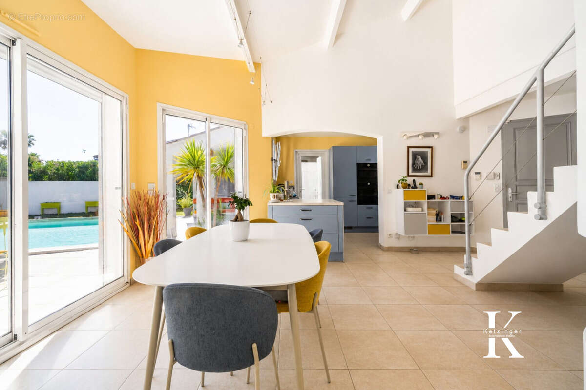 Espace repas - Maison à PEROLS