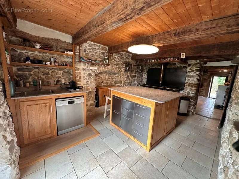 Maison à CRUSEILLES