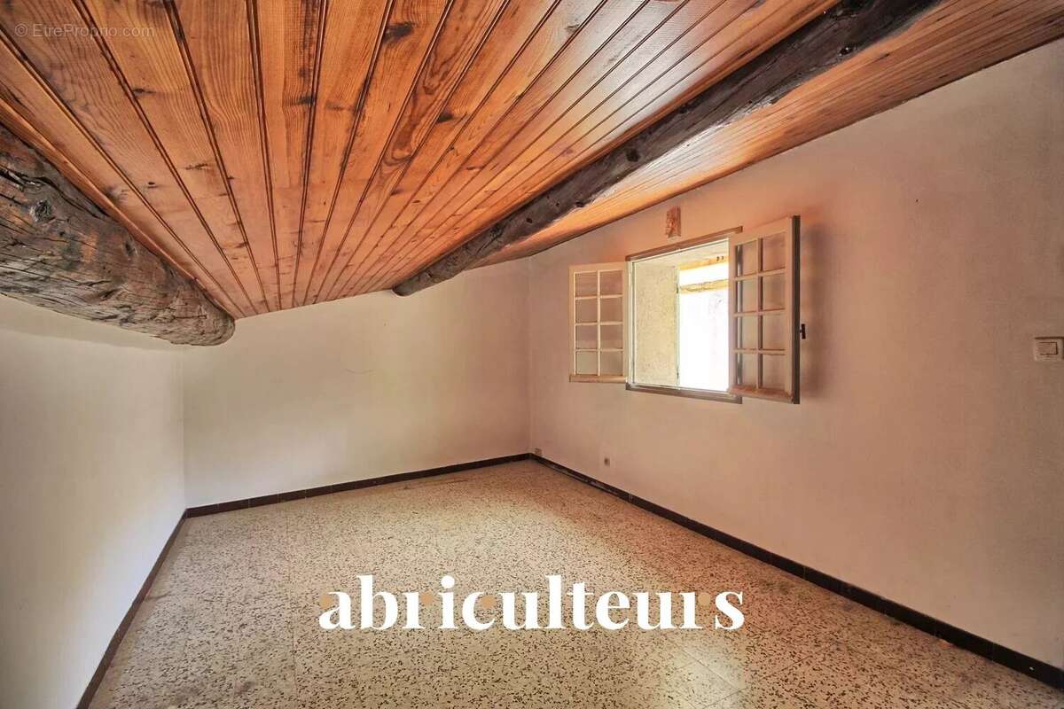 Appartement à ROGNES