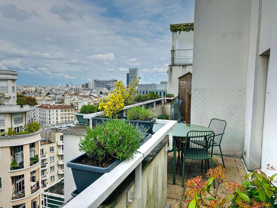 Appartement à COURBEVOIE
