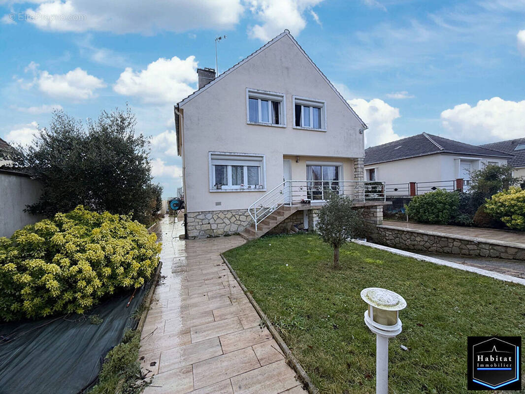 Maison à LE PLESSIS-BELLEVILLE