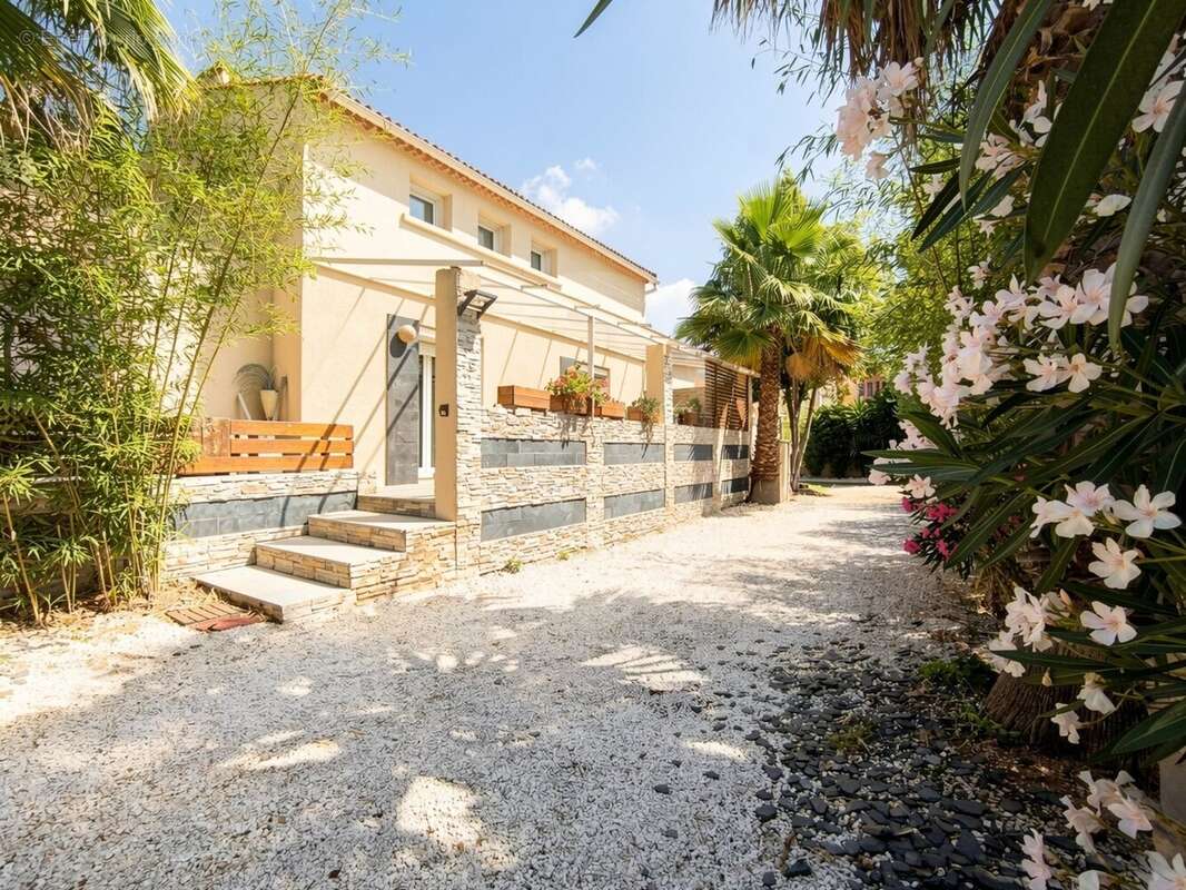 Maison familiale avec suite parentale, jardin, jacuzzi, terrasses et stationnements  Frontignan - photo 18
