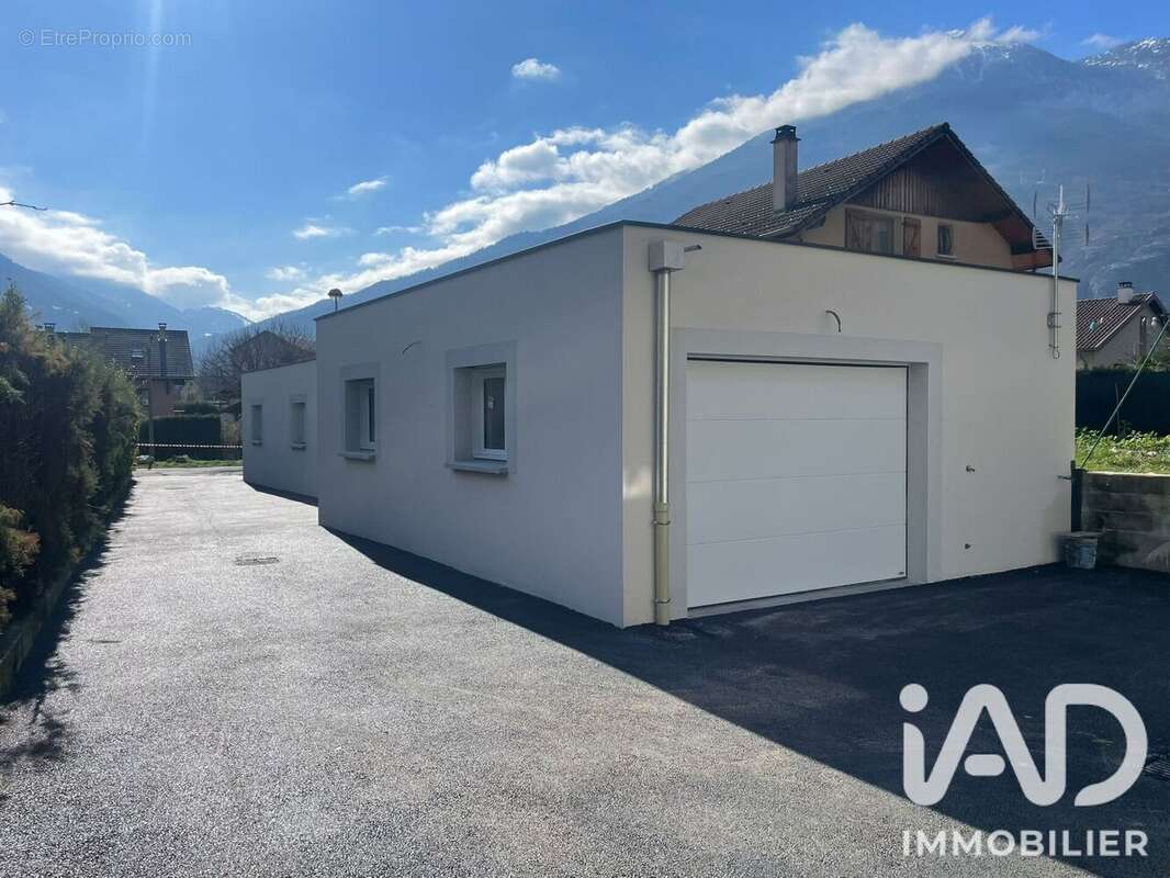Maison 174 m² à Saint-Avre  - photo 4