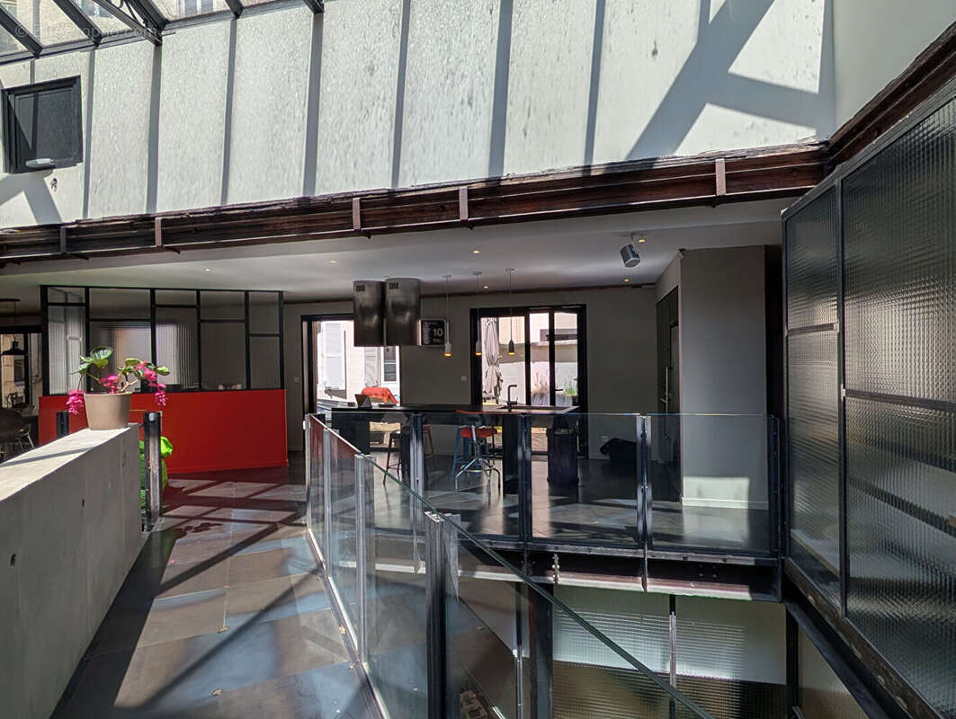 Exceptionnel loft d'architecte avec terrasse et place de parking - photo 2