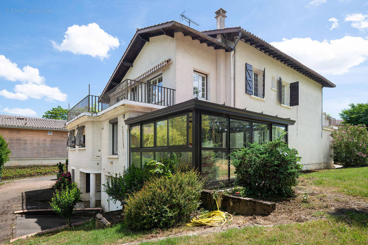 Maison à NEGREPELISSE