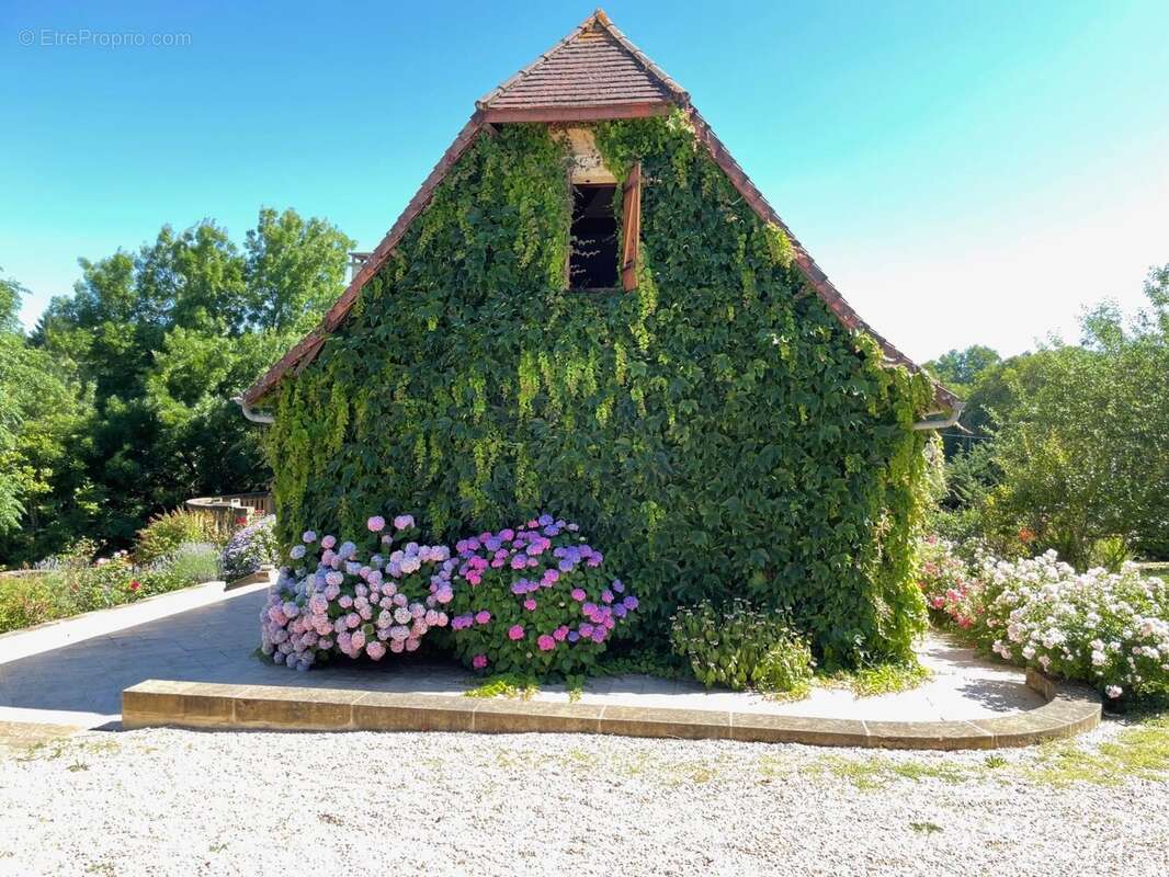 Maison familiale périgourdine contemporaine dans un cadre idyllique - photo 13