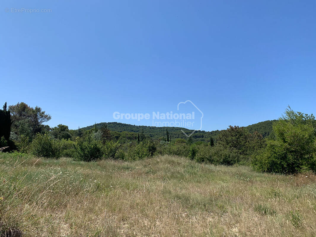 Terrain à PERNES-LES-FONTAINES