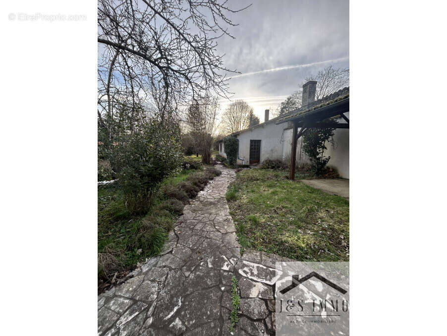 Maison à CHASSENEUIL-SUR-BONNIEURE