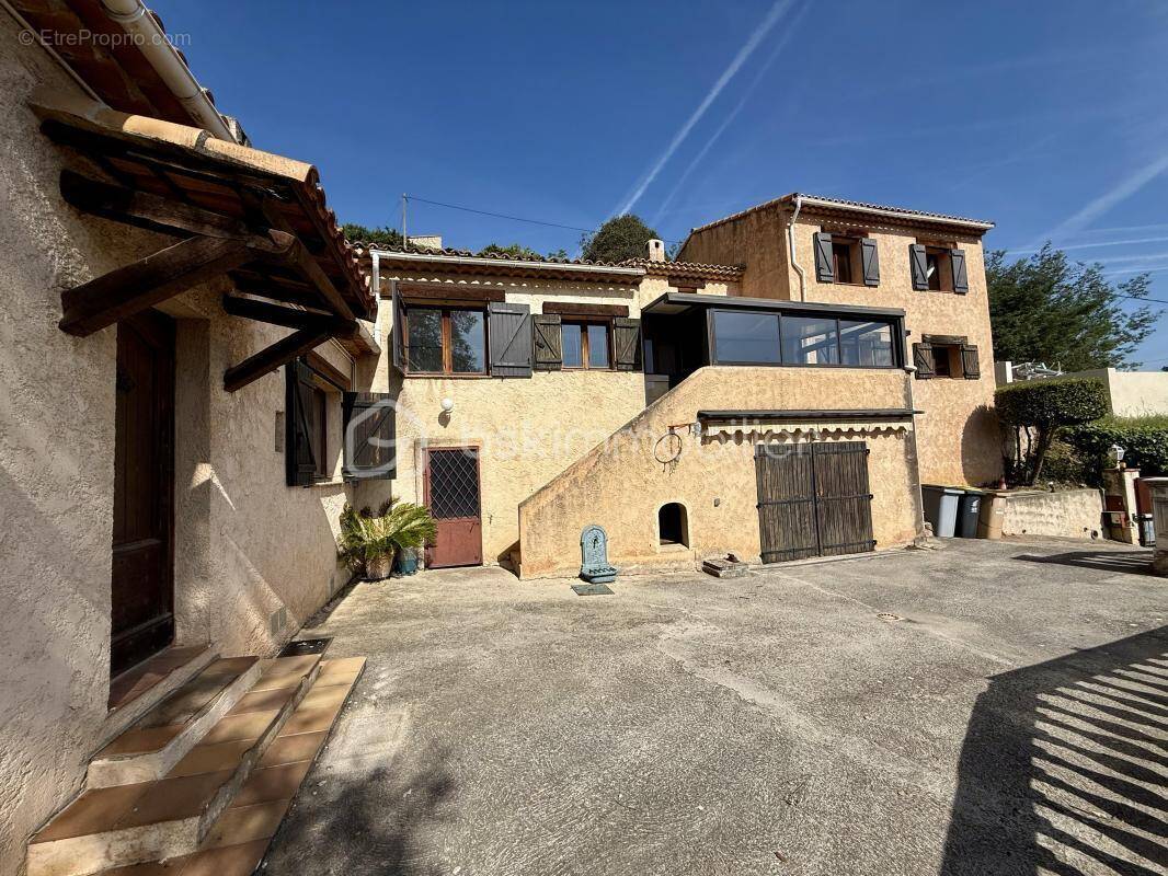 Maison à MANDELIEU-LA-NAPOULE