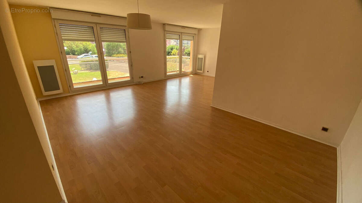 Appartement T3/T4 près de 78m² , Double séjour, balcon plein sud, 2 parkings et 2 caves - photo 7