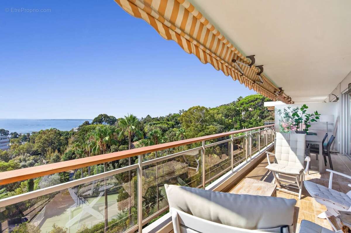 Golfe-Juan – Appartement d’exception avec vue mer panoramique dans résidence de prestige avec piscine et tennis - photo 2