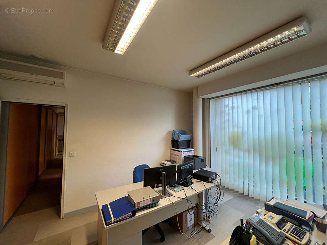 Commerce à SARLAT-LA-CANEDA