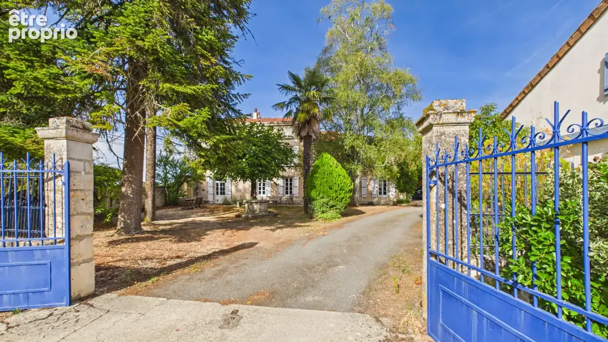 Élégant manoir charentais avec gîtes, piscine chauffée et vaste terrain - photo 26
