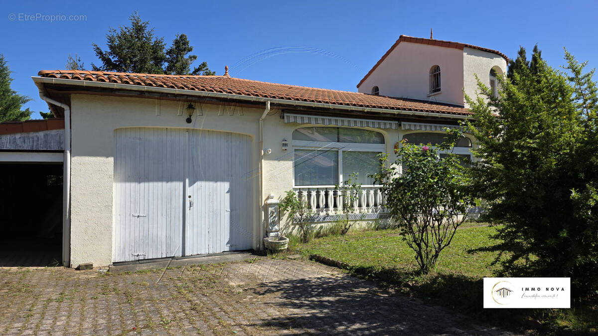 Maison à LES MARTRES-DE-VEYRE
