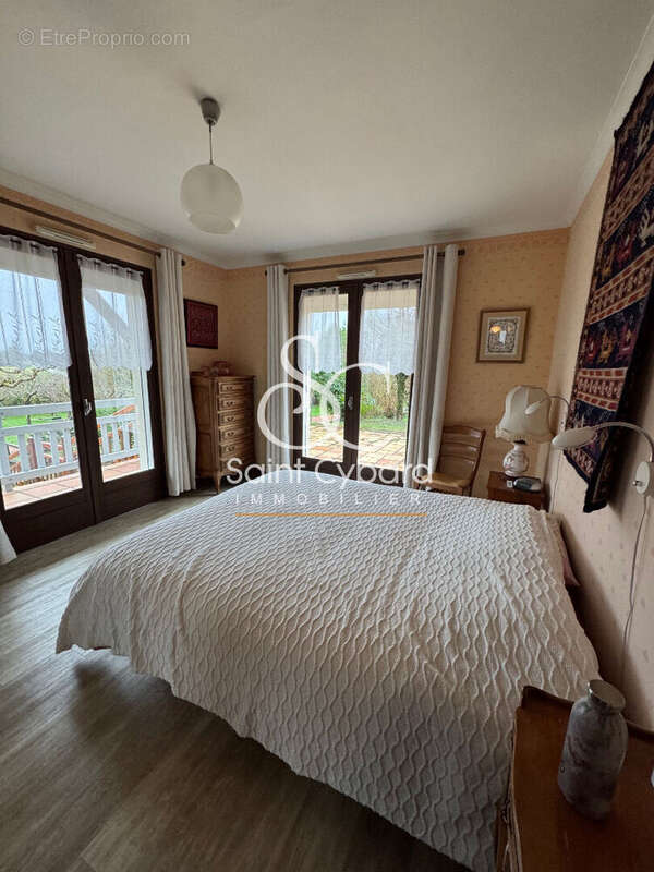 Maison à FLEAC