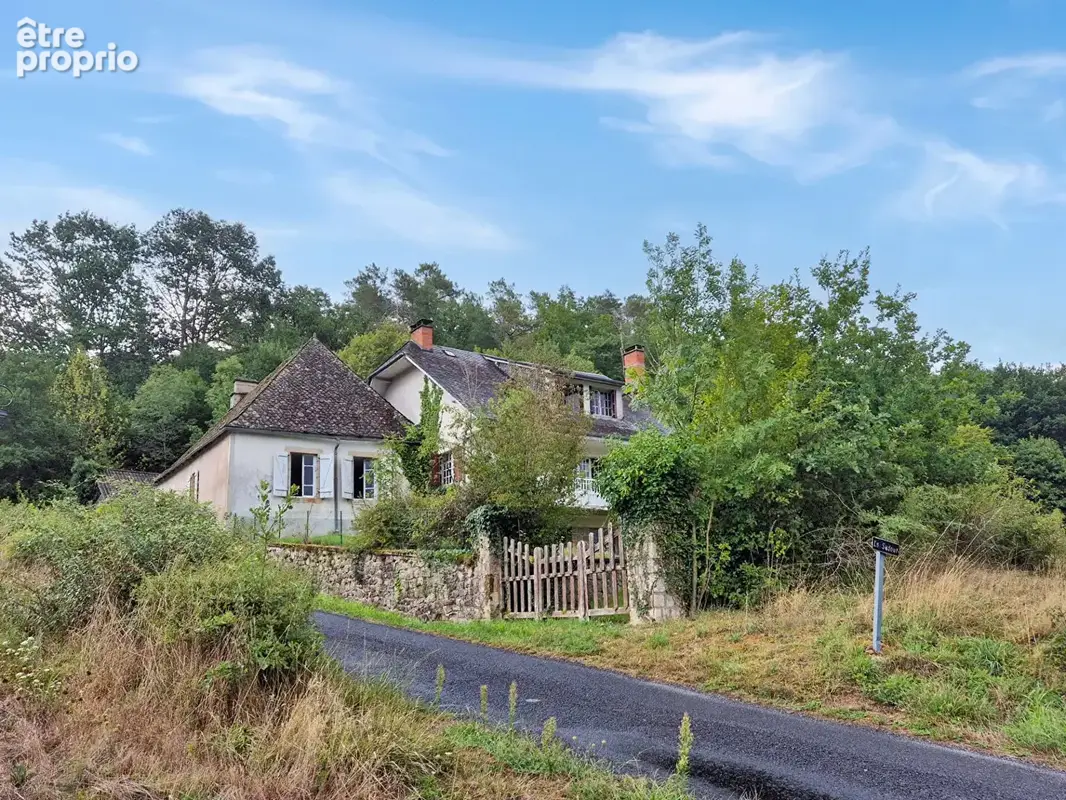 CORRÈZE. Proche d'ARGENTAT. Maison de campagne comprenant 4 chambres, une maison attenante à rénover, une dépendance et un terra - photo 7