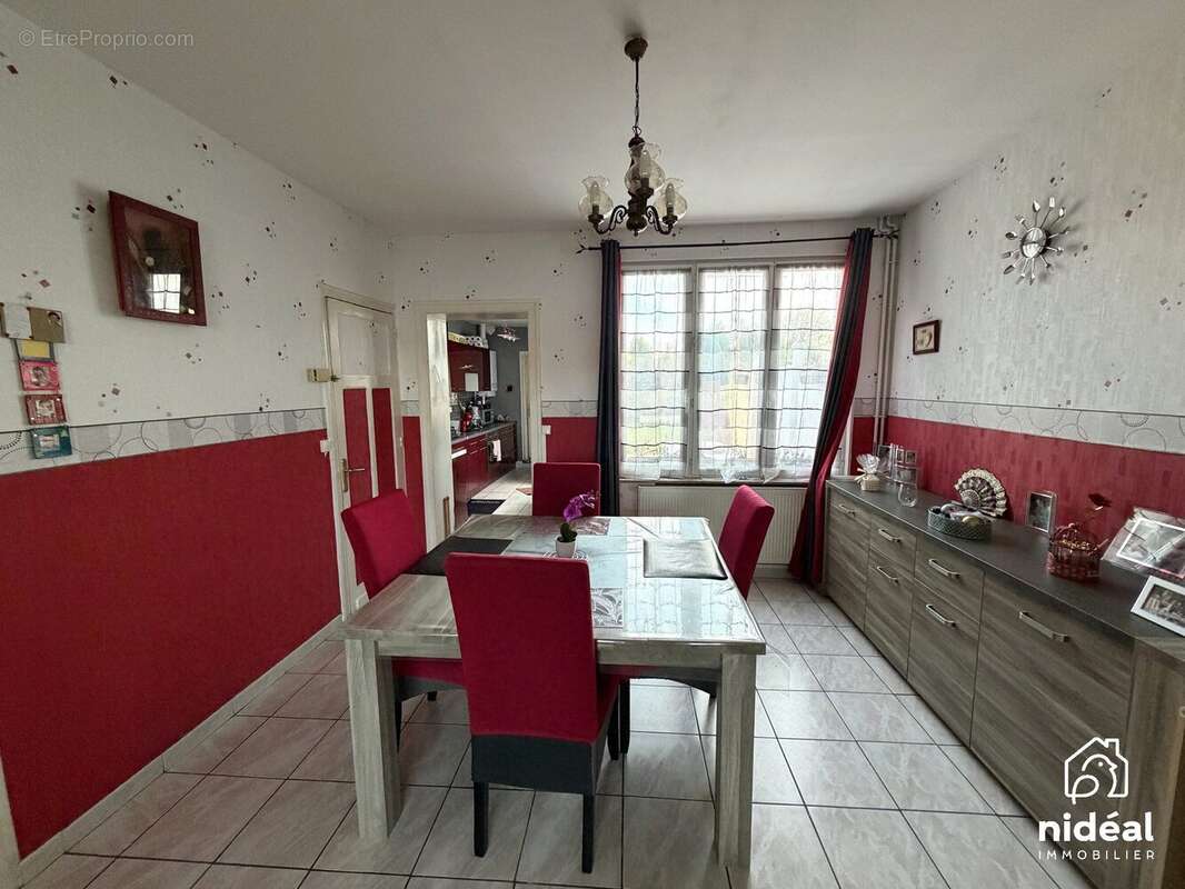 Maison à AULNOYE-AYMERIES