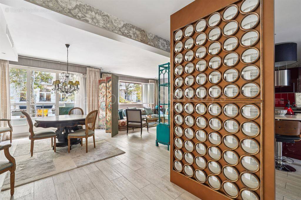 Appartement à PARIS-16E