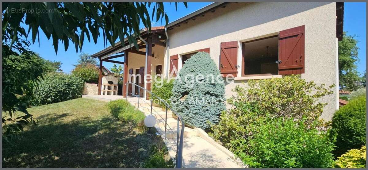 Maison à LA TOUR-DE-SALVAGNY