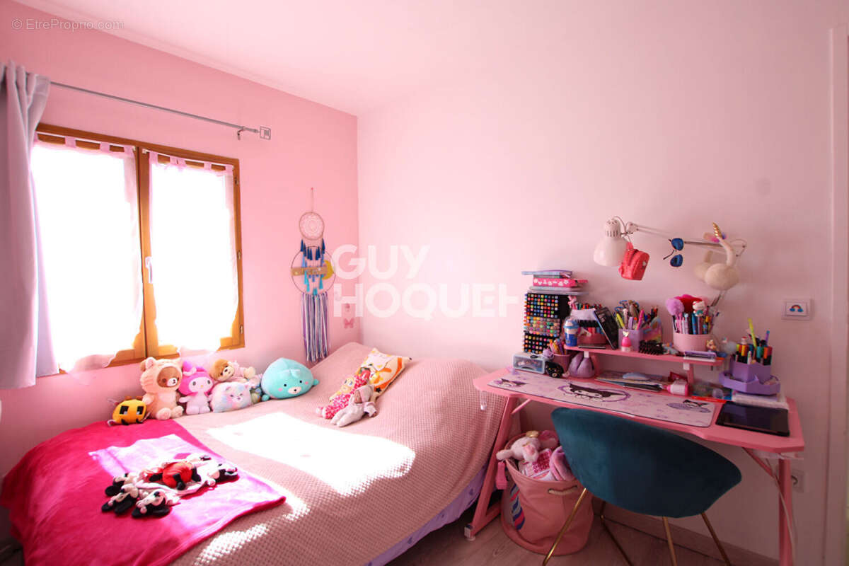 Maison à ENTRAIGUES-SUR-LA-SORGUE