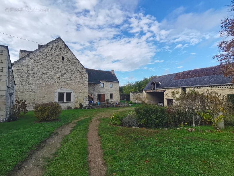 Maison à LA ROCHE-CLERMAULT