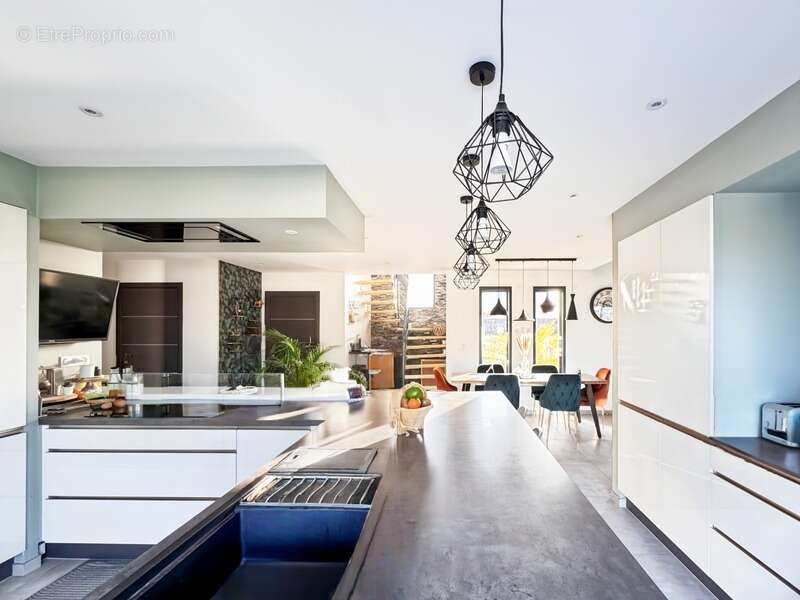 Maison à LES PONTS-DE-CE