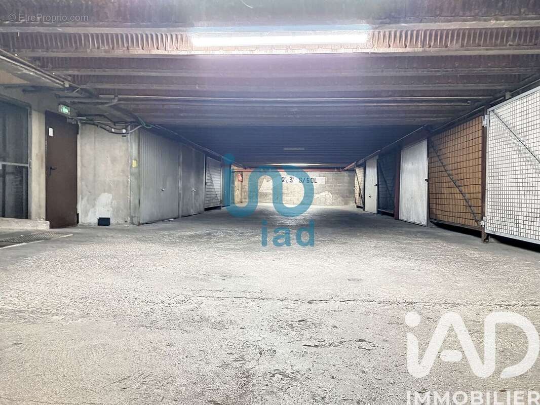 Photo 2 - Parking à PARIS-10E