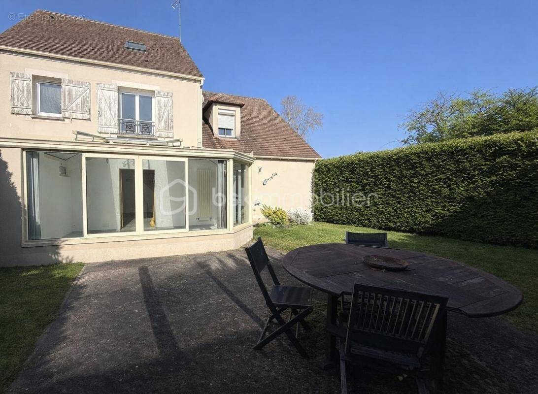 Maison à MONTCOURT-FROMONVILLE