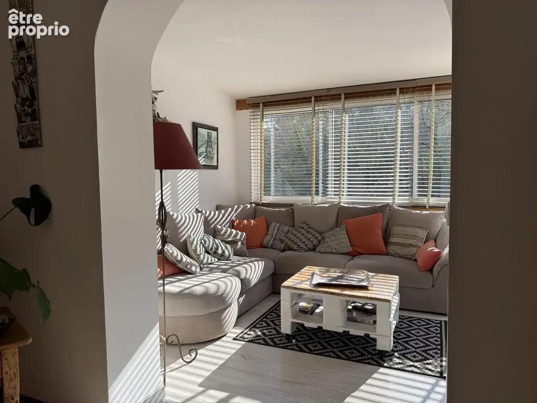 Dickjan POPPEMA d'eXp France vous propose une belle maison avec piscine, 3 chambres et un petite terrain sans vis-à-vis