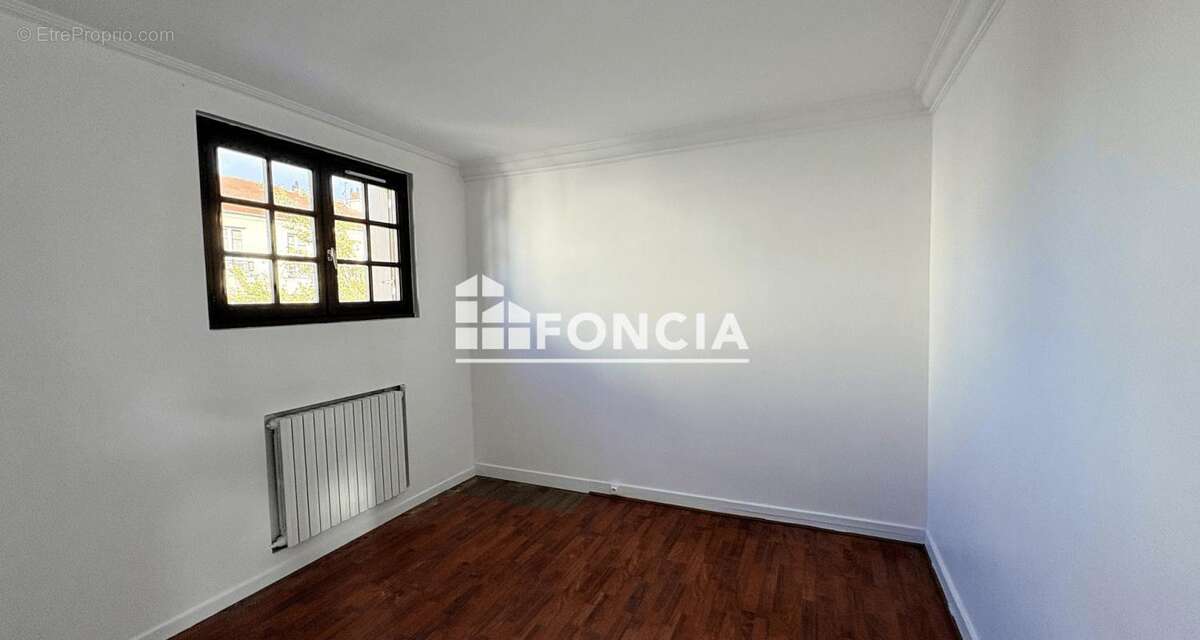 Appartement à LES PAVILLONS-SOUS-BOIS