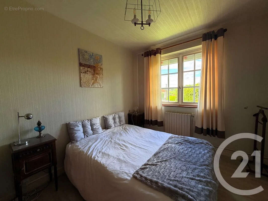 Maison 107 m² à Jussac  - photo 6