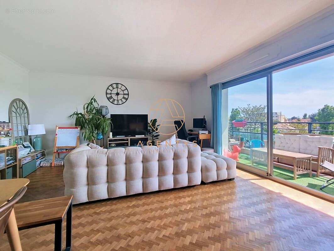 Appartement à SAINT-MAUR-DES-FOSSES