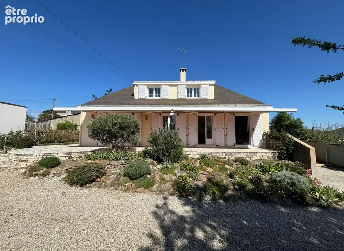 Charmante maison familiale 143 m2 avec 5 chambres, sous-sol complet et fort potentiel à Sainte-Gemmes-sur-Loir - photo 2